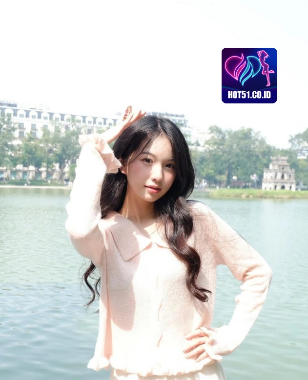 Adam Collins HOT51.CO.ID