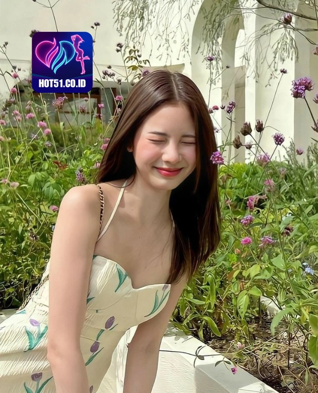 Eloise Barrett HOT51.CO.ID