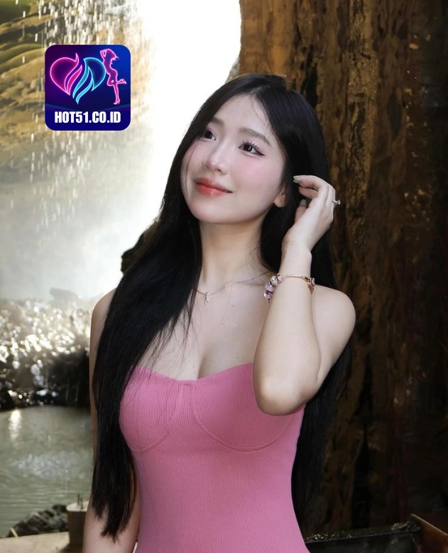 Hannah Watson HOT51.CO.ID