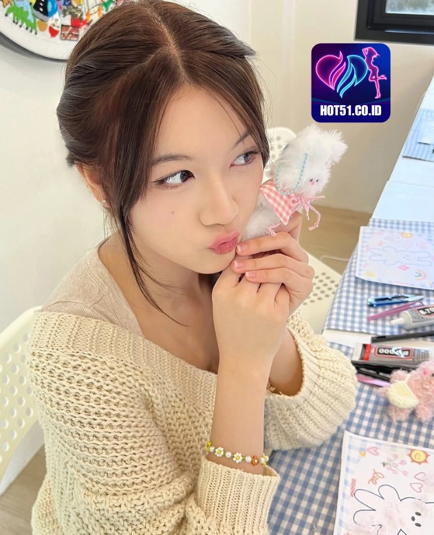 Russell Lowe HOT51.CO.ID