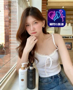 Alexandra Collins-HOT51APK