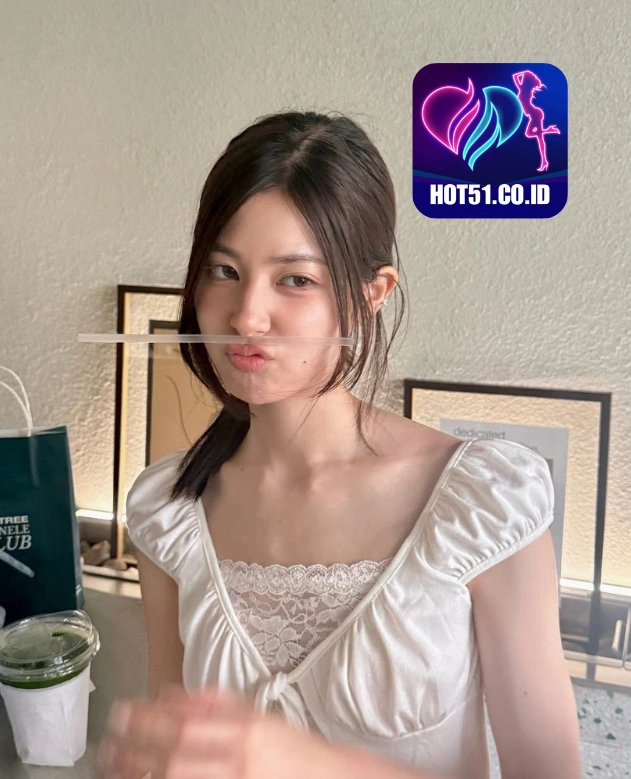 Connor Davies HOT51.CO.ID