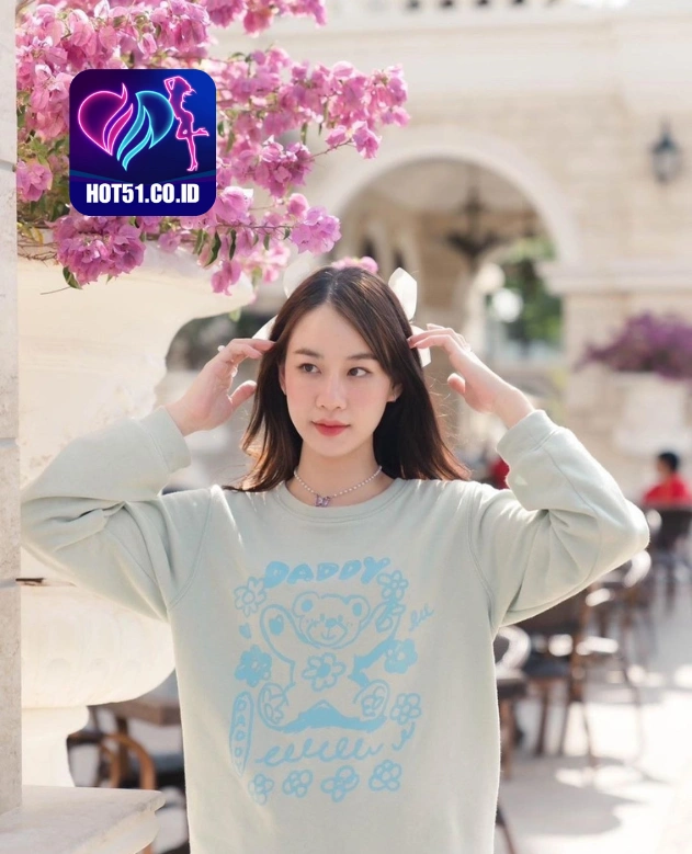 Elizabeth Hayes HOT51.CO.ID