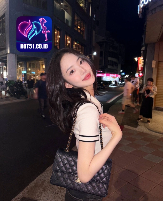 Kaitlyn Rhodes HOT51.CO.ID