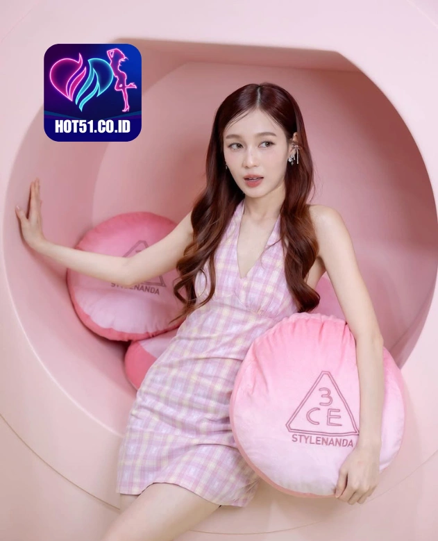 Lisa Fowler HOT51.CO.ID