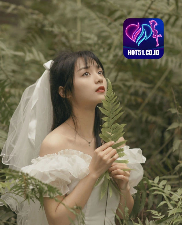 Lois Walker HOT51.CO.ID