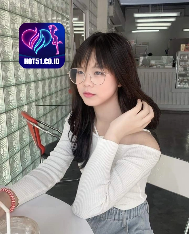 Chloe Wallace HOT51.CO.ID