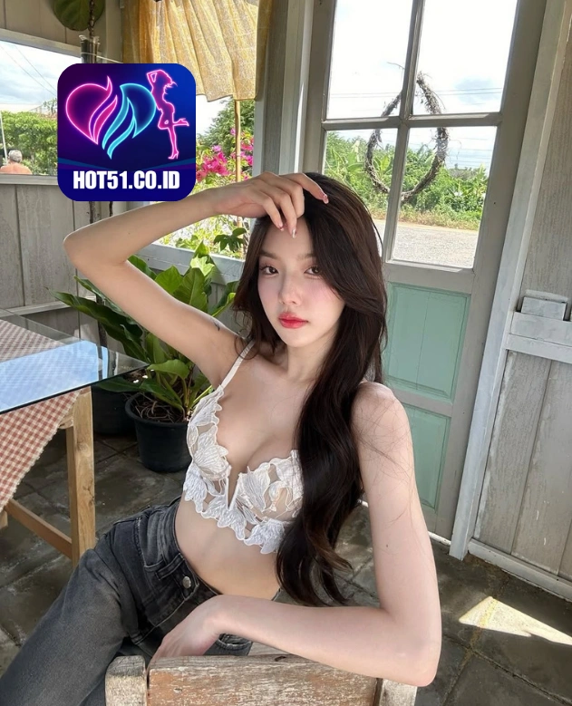 Chloe Wallace HOT51.CO.ID