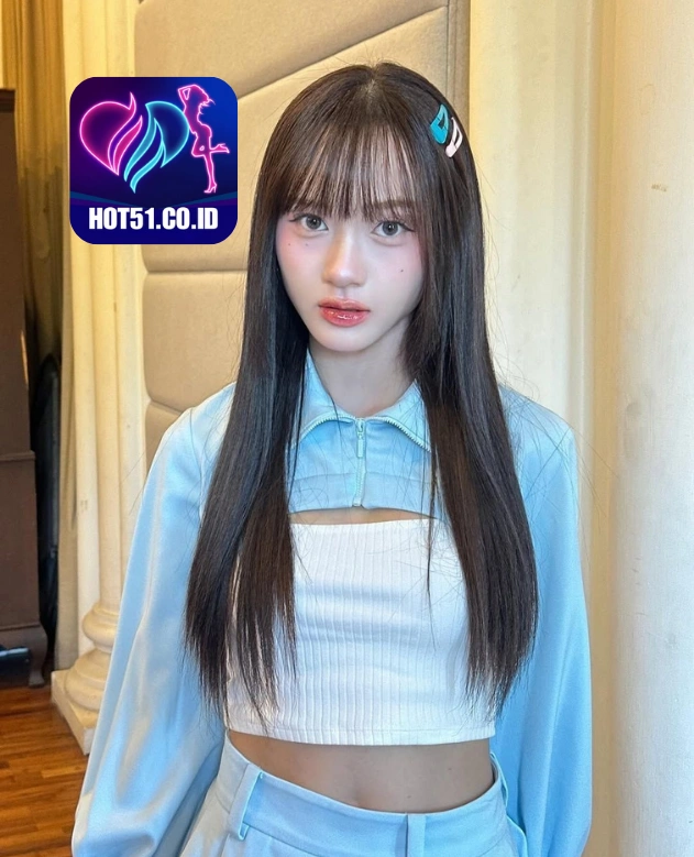 Chloe Wallace HOT51.CO.ID