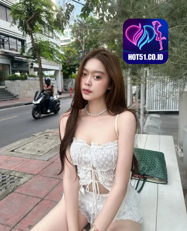 Chloe Wallace HOT51.CO.ID