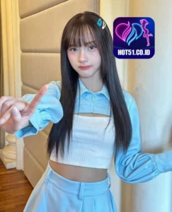 Chloe Wallace HOT51.CO.ID