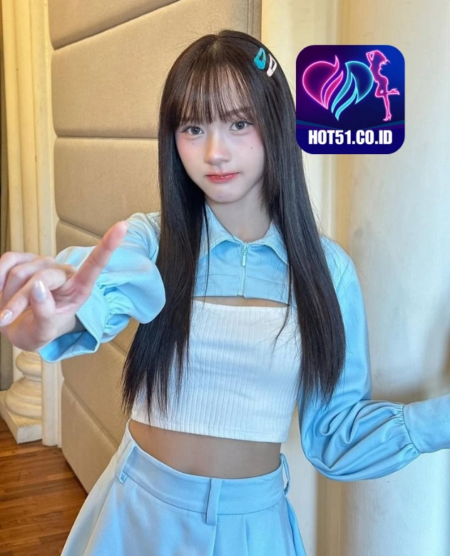 Chloe Wallace HOT51.CO.ID