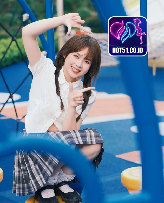 Eliza Collins-HOT51.CO.ID