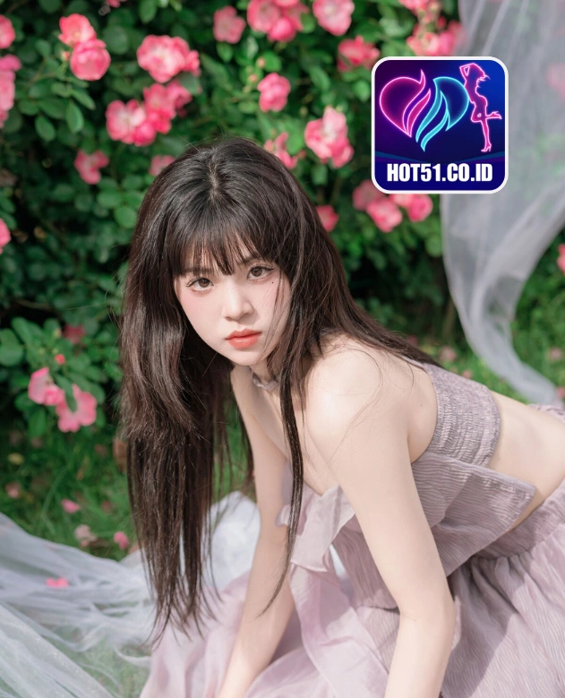Naomi Perez-HOT51.CO.ID