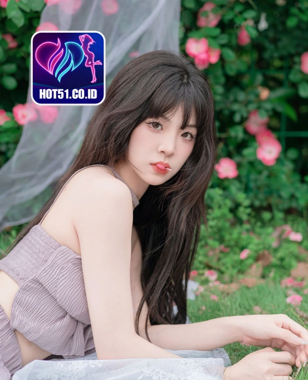 Naomi Perez-HOT51.CO.ID