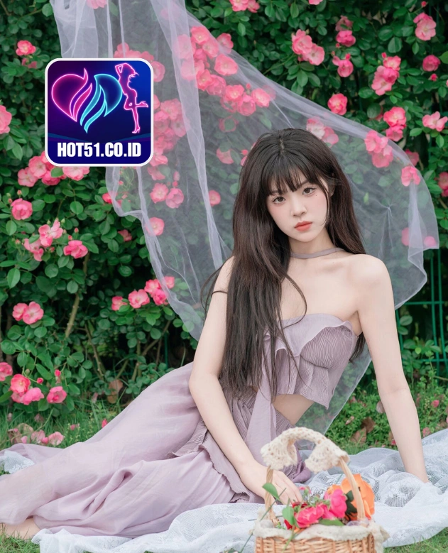 Naomi Perez-HOT51.CO.ID