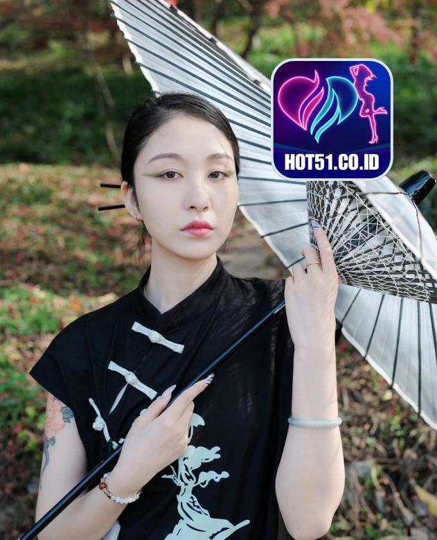 Natalie Collins-Hot51.CO.ID