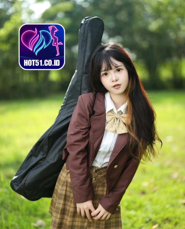 Russell Perry-HOT51.CO.ID