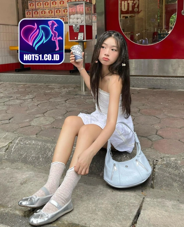 Sadie Bryant-HOT51.CO.ID