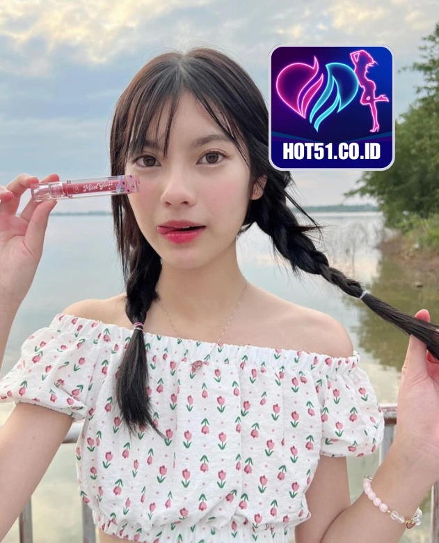 Keira Sterling-HOT51.CO.ID