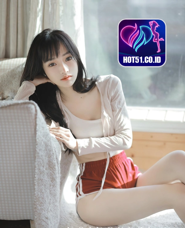 Lisa Hall-HOT51.CO.ID