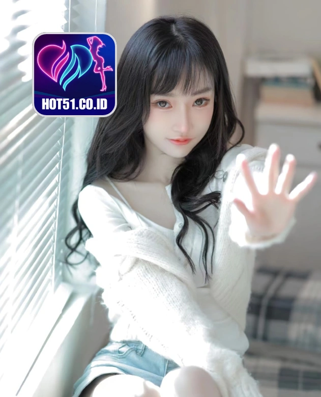 Lisa Hall-HOT51.CO.ID