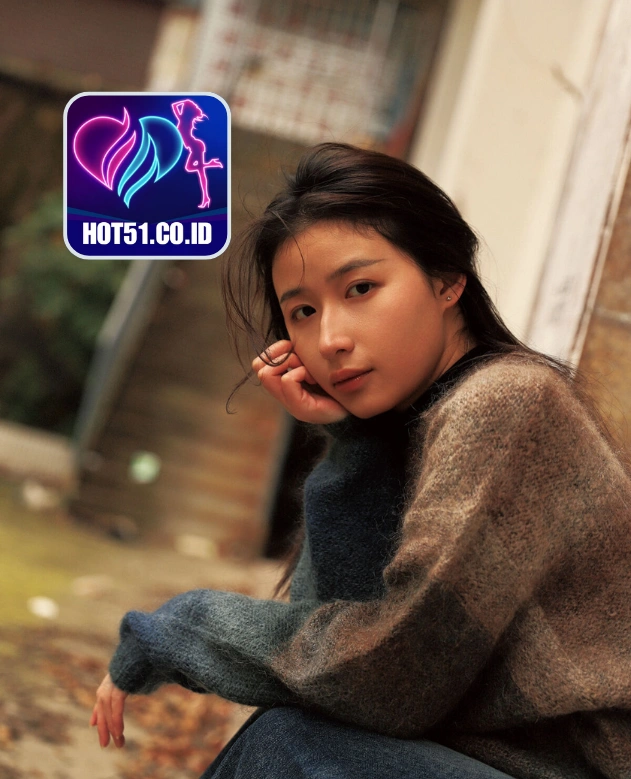 Maya Collins-HOT51.CO.ID