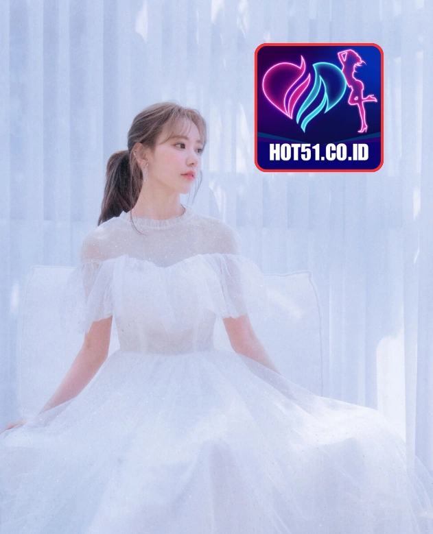 Naomi Brooks-HOT51.CO.ID