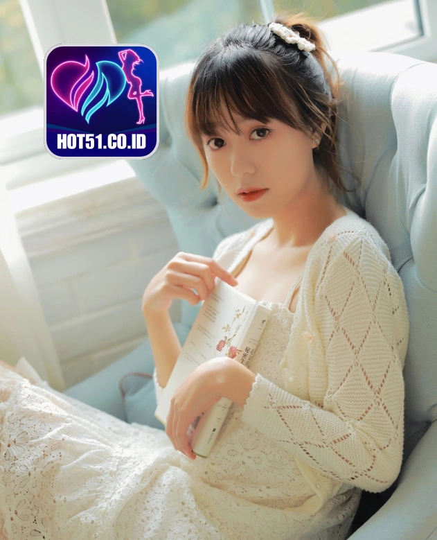 Sarah Robinson-HOT51.CO.ID