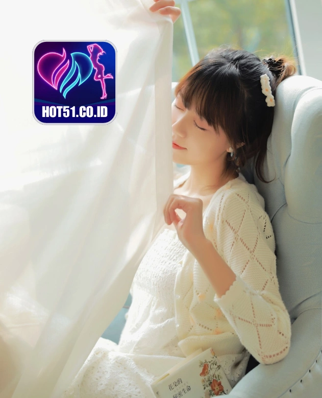 Sarah Robinson-HOT51.CO.ID