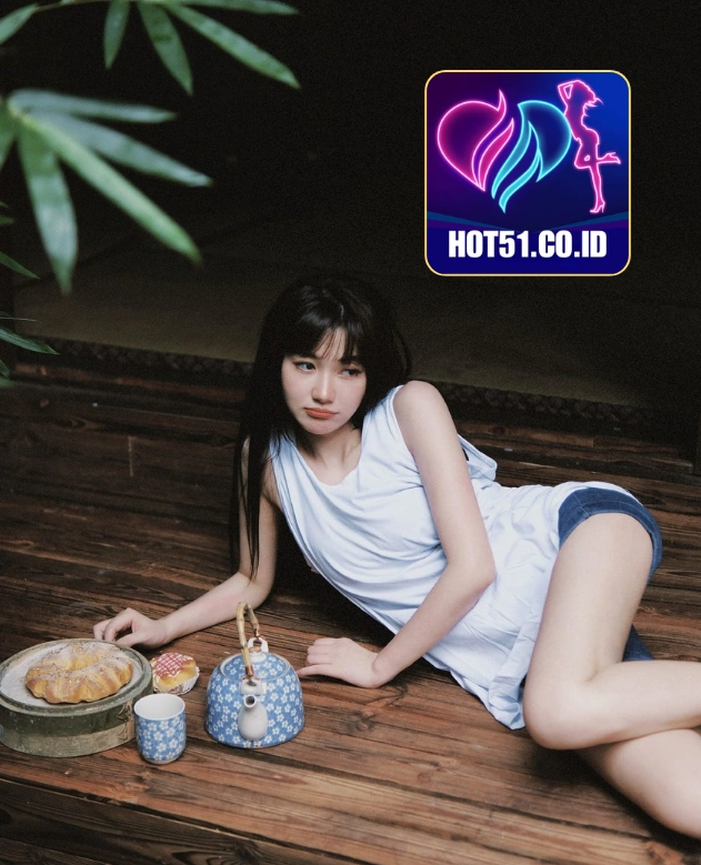 Alexandra Bennett-HOT51.CO.ID