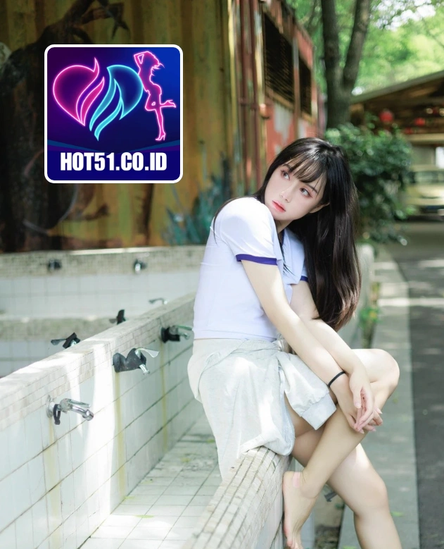 Karen Thompson-HOT51.CO.ID