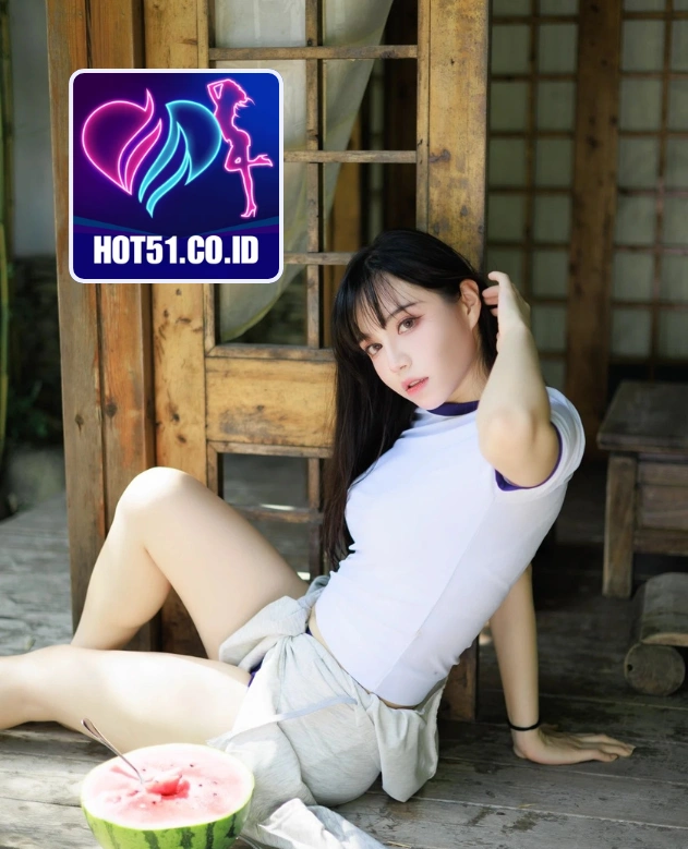 Karen Thompson-HOT51.CO.ID