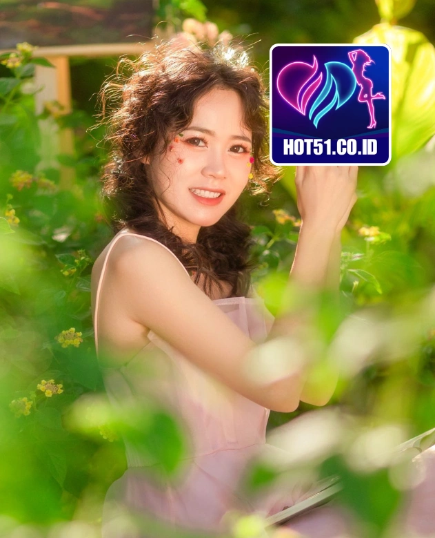 Sarah Hamilton-HOT51.CO.ID
