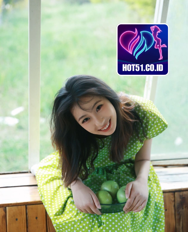 Zoe Adams-HOT51.CO.ID