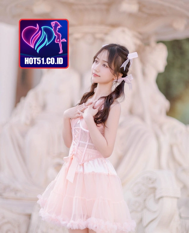 Elizabeth Young-HOT51.CO.ID