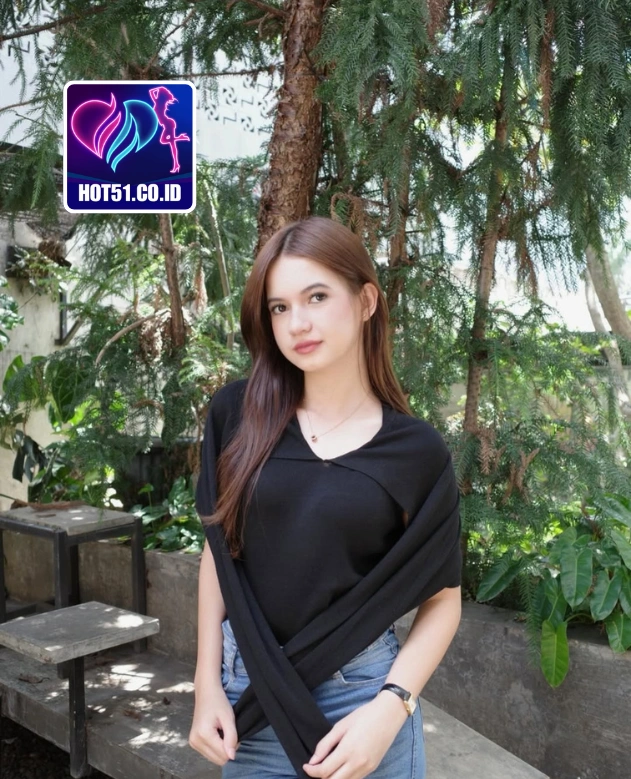 Charlotte Davis-HOT51.CO.ID