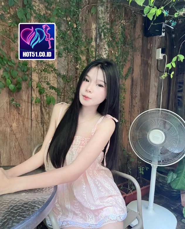 Iris Brooks-HOT51.CO.ID