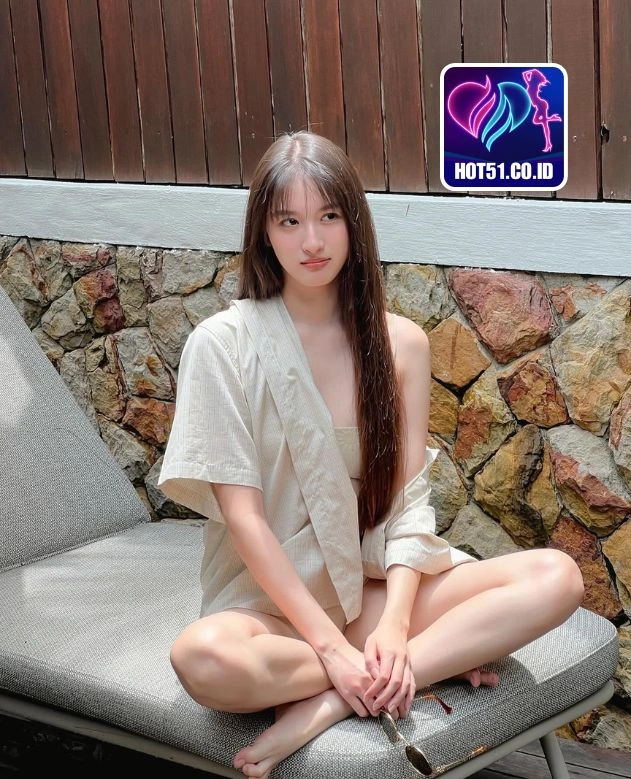 Sarah Mitchell-HOT51.CO.ID