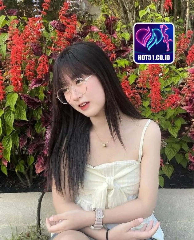 Charlotte Bennett-Hot51.CO.ID