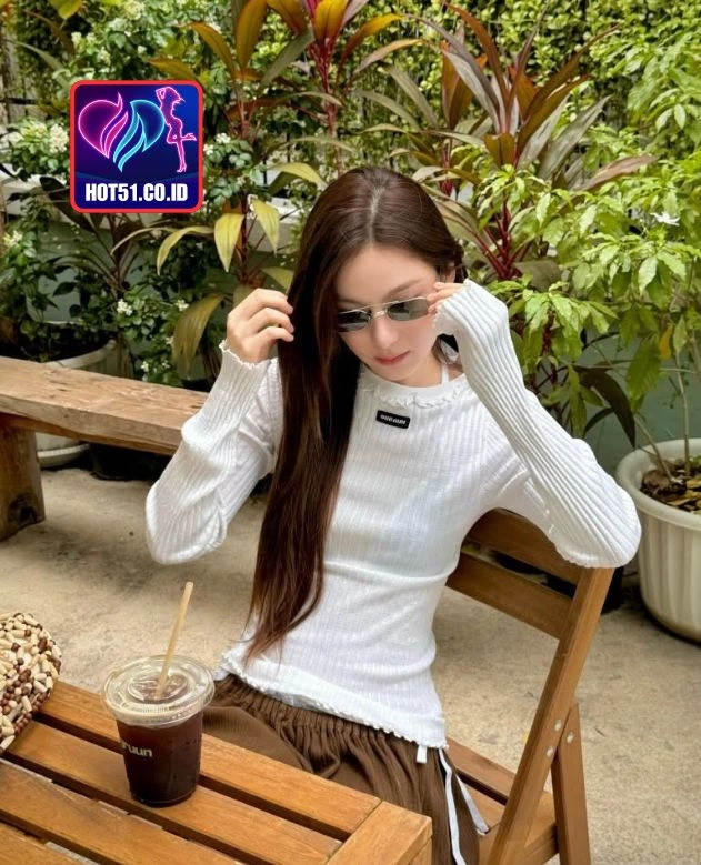 Emma White-HOT51.CO.ID