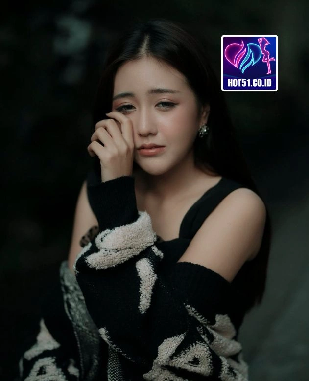 Lily Hughes-HOT51.CO.ID